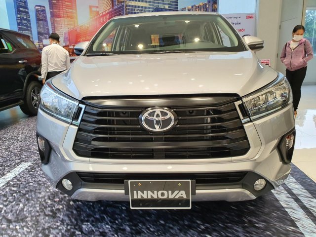 Bán Toyota Innova 2.0E 2021, giá 750 triệu, tặng gói bảo dưỡng 19tr5 - Ưu đãi quà tặng theo xe - đưa 200 triệu lấy xe