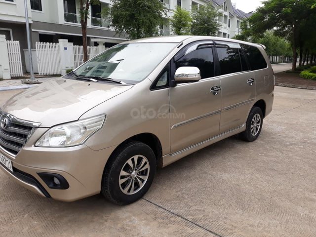 Bán ô tô Toyota Innova bản E năm sản xuất 2015, màu cát 