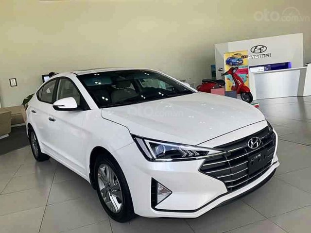 Bán xe Hyundai Elantra 1.6 AT đời 2020, màu trắng, giá tốt0