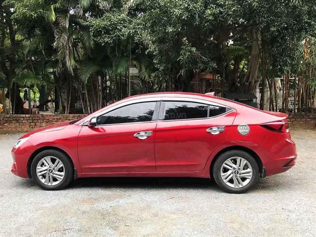 Bán Hyundai Elantra sản xuất năm 2019, màu đỏ còn mới, giá 609tr0