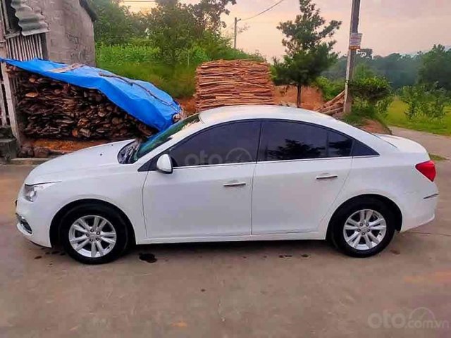 Bán xe Chevrolet Cruze đời 2016, màu trắng còn mới0