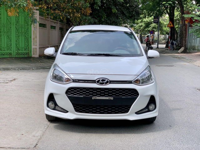 Cần bán Hyundai Grand i10 bản 4 phanh đĩa 1.2 AT đời 2018, màu trắng