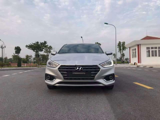 Bán xe Hyundai Accent đời 2018, màu bạc  