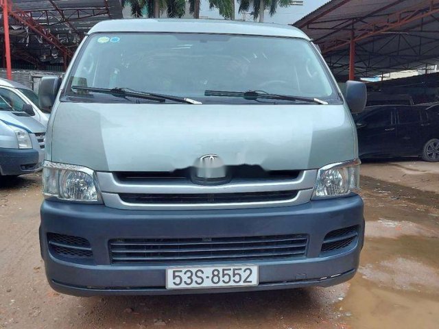 Xe Toyota Hiace sản xuất năm 2010, màu xanh lam