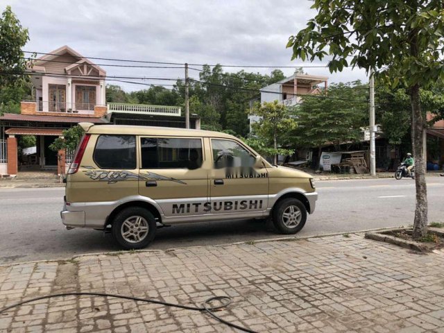 Cần bán lại xe Mitsubishi Jolie đời 2003, màu vàng còn mới0