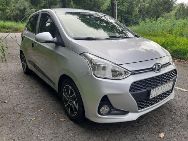 Bán ô tô Hyundai Grand i10 đời 2017, màu bạc còn mới  