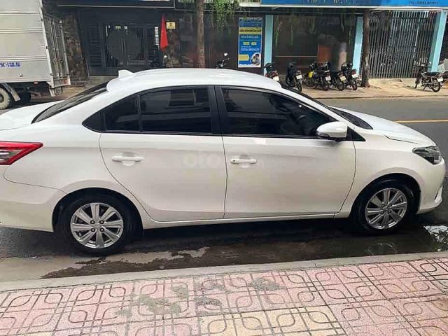 Cần bán gấp Toyota Vios 1.5E năm sản xuất 2017, màu trắng giá cạnh tranh0