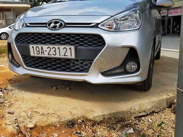 Bán Hyundai Grand i10 sản xuất năm 2019, màu bạc xe gia đình, giá tốt