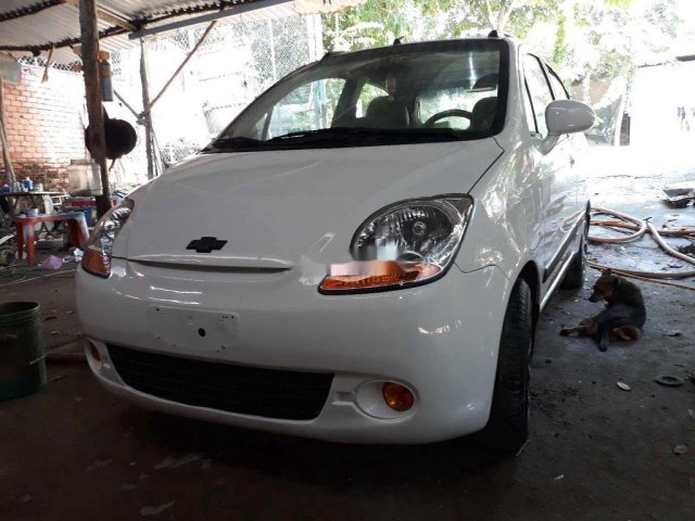 Cần bán gấp Chevrolet Spark 2010, màu trắng số sàn, 120 triệu