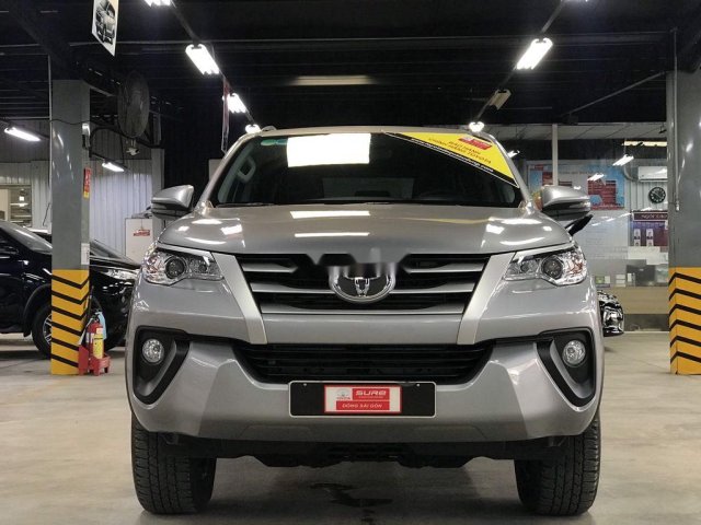 Cần bán lại xe Toyota Fortuner 2020, màu bạc, số sàn