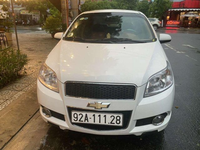 Cần bán gấp Chevrolet Aveo đời 2018, màu trắng chính chủ