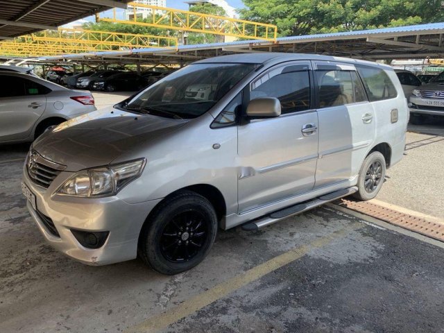 Bán Toyota Innova sản xuất năm 2012, số sàn, giá chỉ 350 triệu0