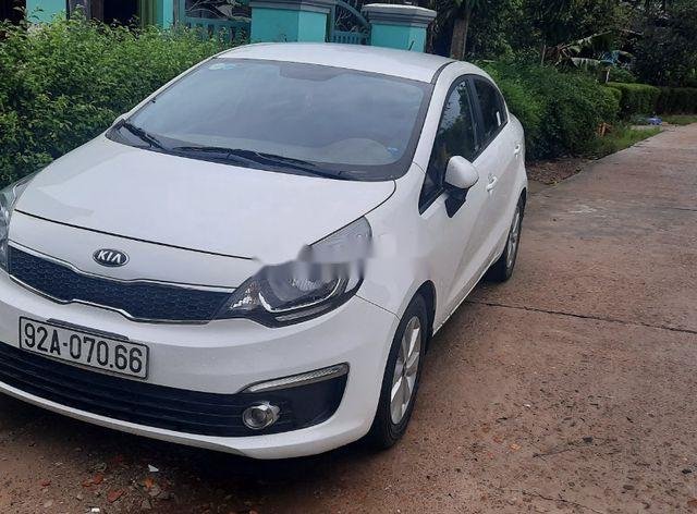 Cần bán gấp Kia Rio năm 2016, màu trắng, giá tốt