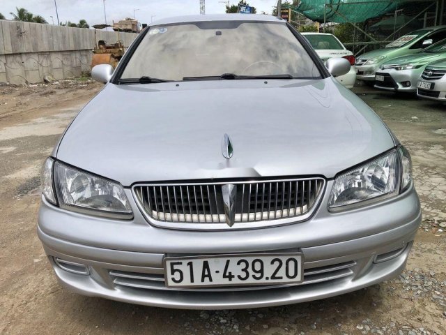 Bán Nissan Sunny đời 2000, màu bạc, xe nhập, giá chỉ 180 triệu