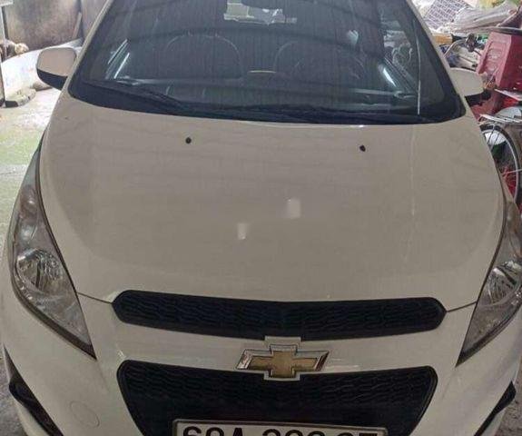 Bán Chevrolet Spark sản xuất 2016, màu trắng xe gia đình, giá tốt