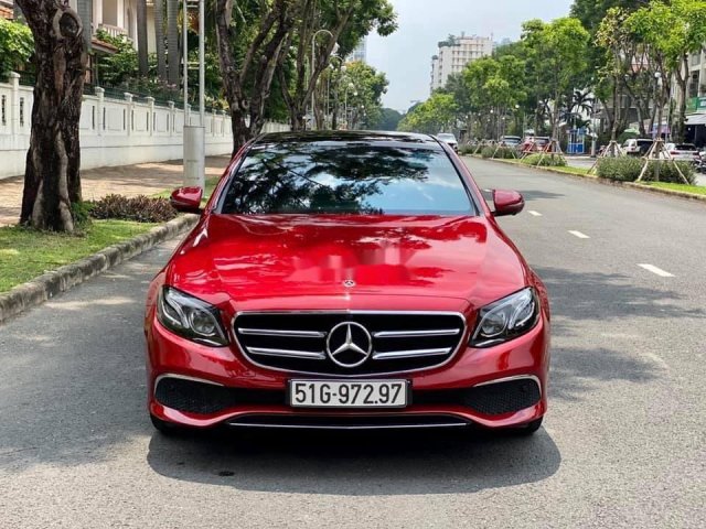 Bán ô tô Mercedes E200 đời 2019, màu đỏ