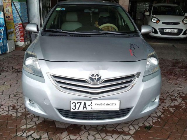 Bán Toyota Vios năm 2013, màu bạc số sàn0