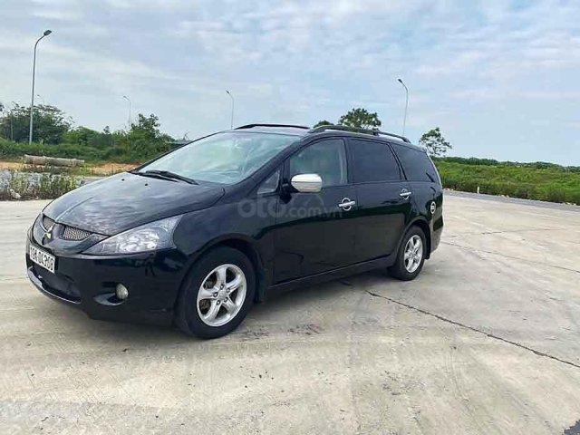 Cần bán gấp Mitsubishi Grandis năm sản xuất 2006, màu đen, giá 250tr0