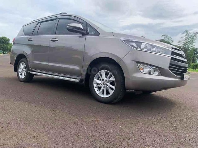 Bán ô tô Toyota Innova 2.0E đời 2019, màu xám còn mới  0