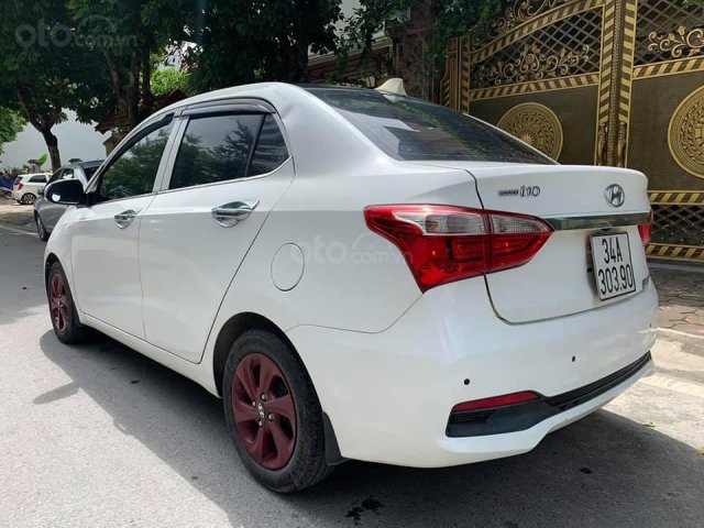 Cần bán xe Hyundai Grand i10 đời 2019, màu trắng, số tự động0