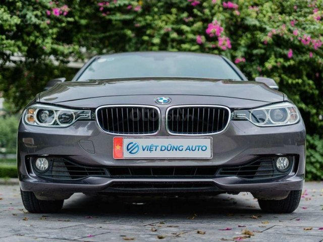 BMW 320i sản xuất 2012 màu Metalic nội thất đen