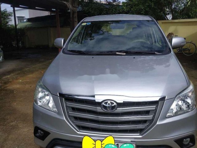 Cần bán gấp Toyota Innova E MT năm sản xuất 2015, giá thấp0