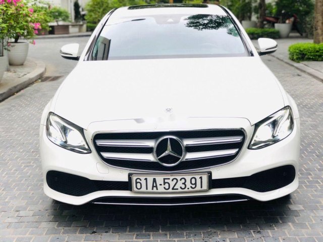 Cần bán lại xe Mercedes-Benz E300 năm sản xuất 2018, xe còn mới, giá thấp