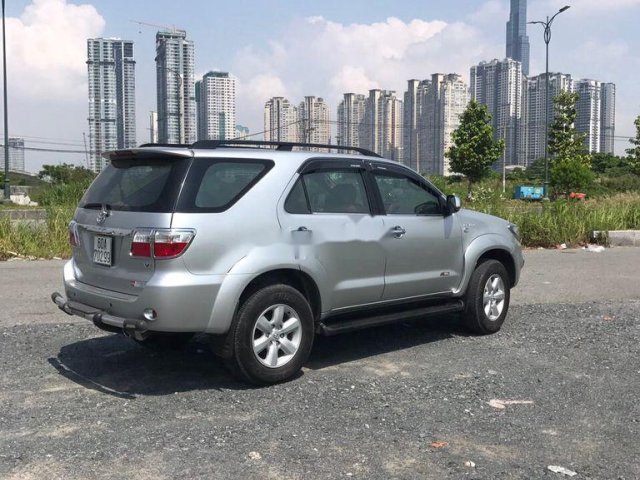 Cần bán xe Toyota Fortuner năm 2010 còn mới0