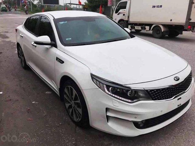 Cần bán Kia Optima năm sản xuất 2017, màu trắng, số tự động