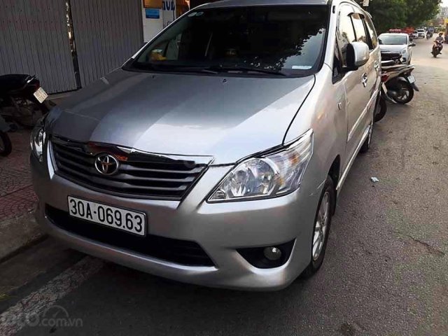 Bán Toyota Innova năm 2014, màu bạc, chính chủ