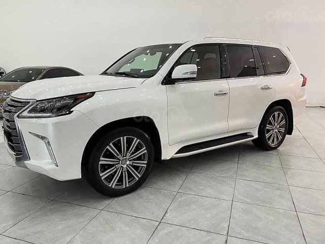 Cần bán gấp Lexus LX570 sản xuất năm 2017, màu trắng, nhập khẩu 