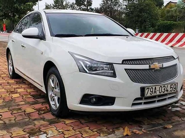 Bán Chevrolet Cruze năm 2013, màu trắng như mới