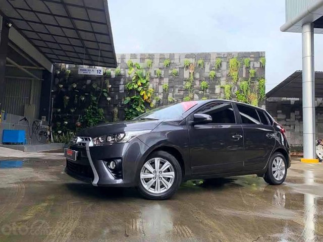 Bán Toyota Yaris 1.3G năm 2015, màu xám0