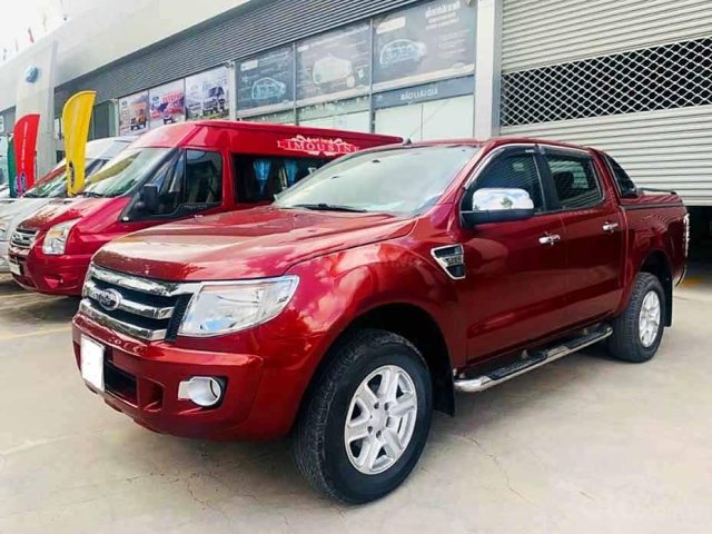 Bán Ford Ranger sản xuất 2013, màu đỏ, nhập khẩu Thái, số sàn