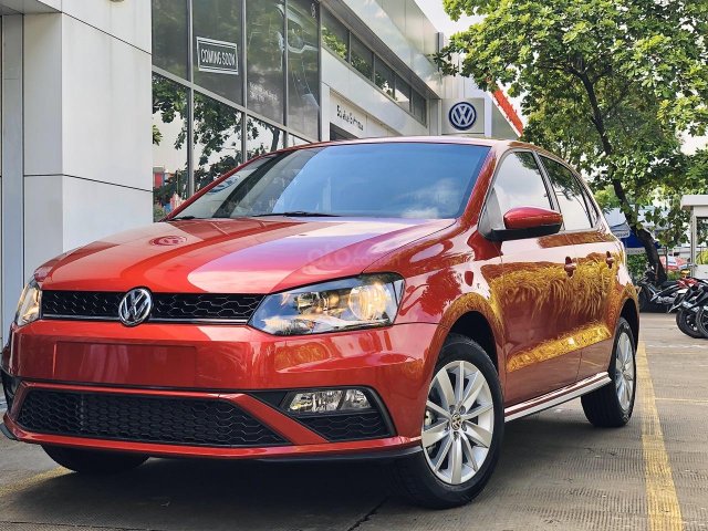 VW Polo Hatchback 2020 màu đỏ Sunset mới lạ đẹp mắt và đầy ấn tượng, ưu đãi bất ngờ. LH ngay 0903.310.412