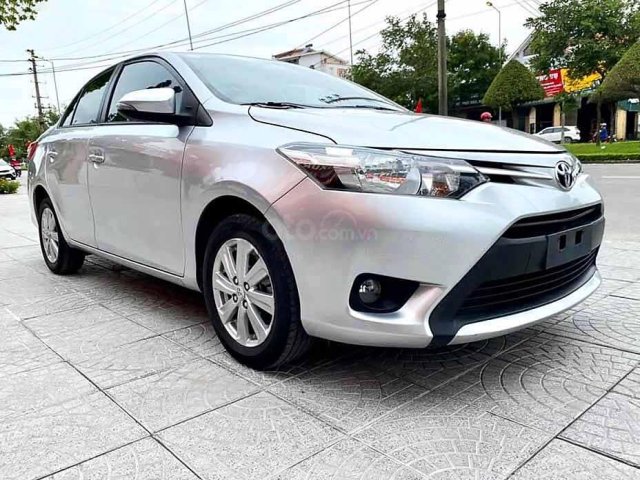 Bán Toyota Vios sản xuất năm 2017, màu bạc, số sàn