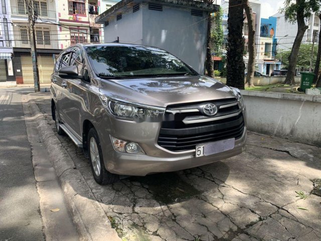 Bán xe Toyota Innova đời 2017, màu xám  0