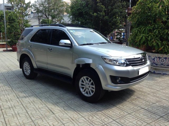 Bán Toyota Fortuner đời 2012, màu bạc