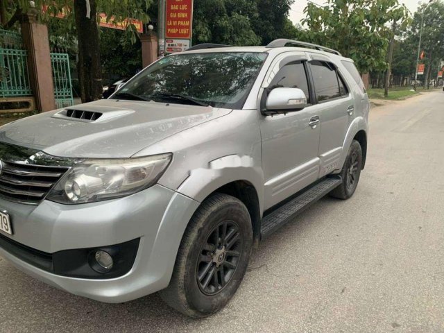 Cần bán gấp Toyota Fortuner đời 2013, màu bạc, số sàn0