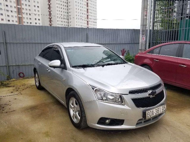 Cần bán gấp Chevrolet Cruze 2013, màu bạc số sàn0