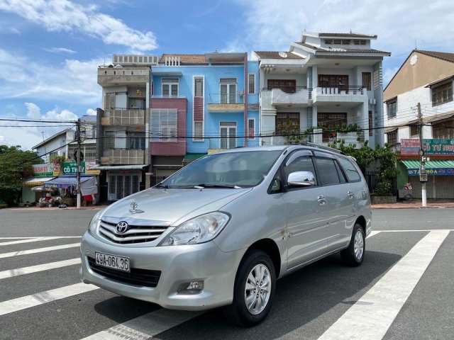 Cần bán xe Toyota Innova sản xuất 2011, màu bạc, 375tr