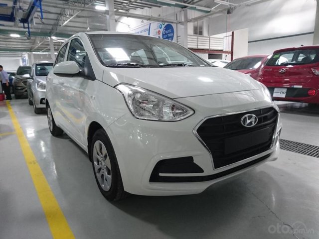 Bán xe Hyundai Grand i10 1.2MT Base, dáng sedan, màu trắng0