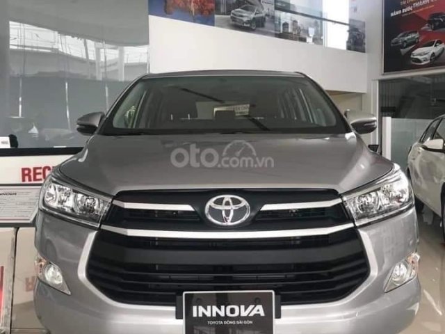 Cần bán Toyota Innova đời 2019, màu bạc