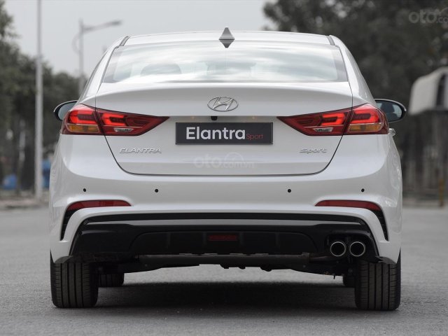 Bán xe Hyundai Elantra Sport đời 2020, màu trắng0