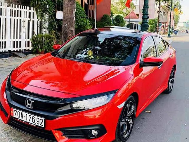 Cần bán gấp Honda Civic năm sản xuất 2018, màu đỏ, nhập khẩu nguyên chiếc còn mới0