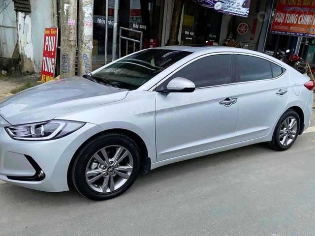 Cần bán lại xe Hyundai Elantra sản xuất 2018, màu bạc còn mới, 550tr