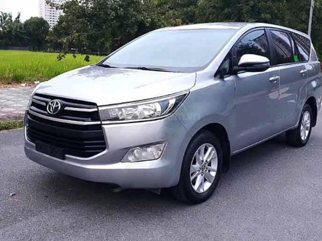 Cần bán lại xe Toyota Innova năm 2018, màu bạc còn mới giá cạnh tranh0