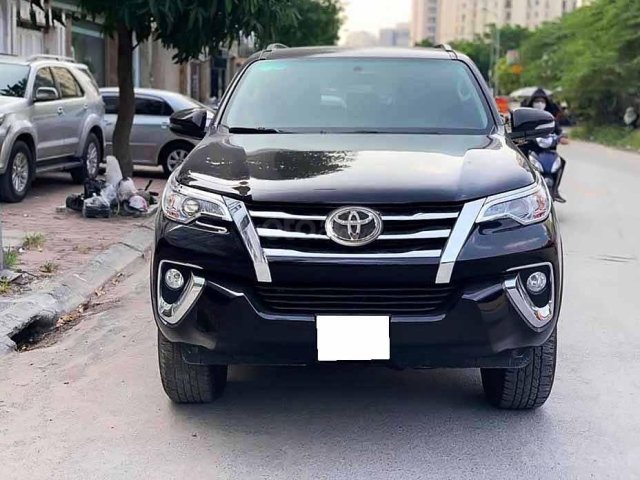 Cần bán gấp Toyota Fortuner năm sản xuất 2020, màu đen còn mới