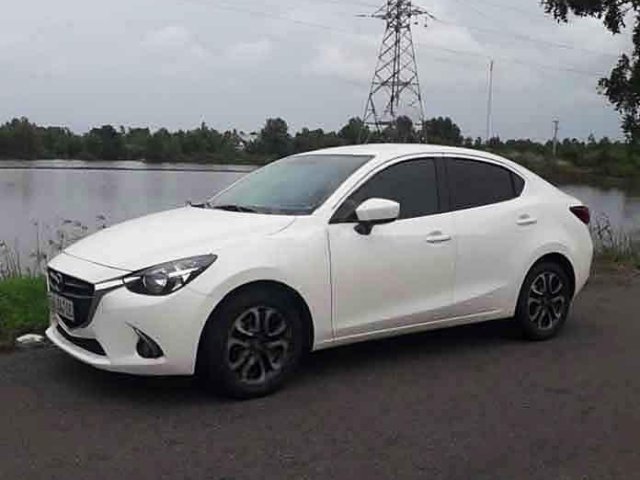 Cần bán Mazda 2 năm sản xuất 2016, màu trắng còn mới