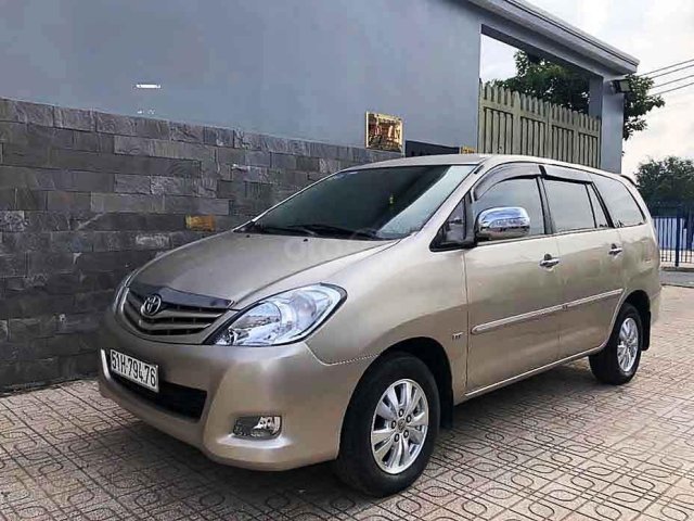 Bán xe Toyota Innova năm 2010, màu vàng, 315tr